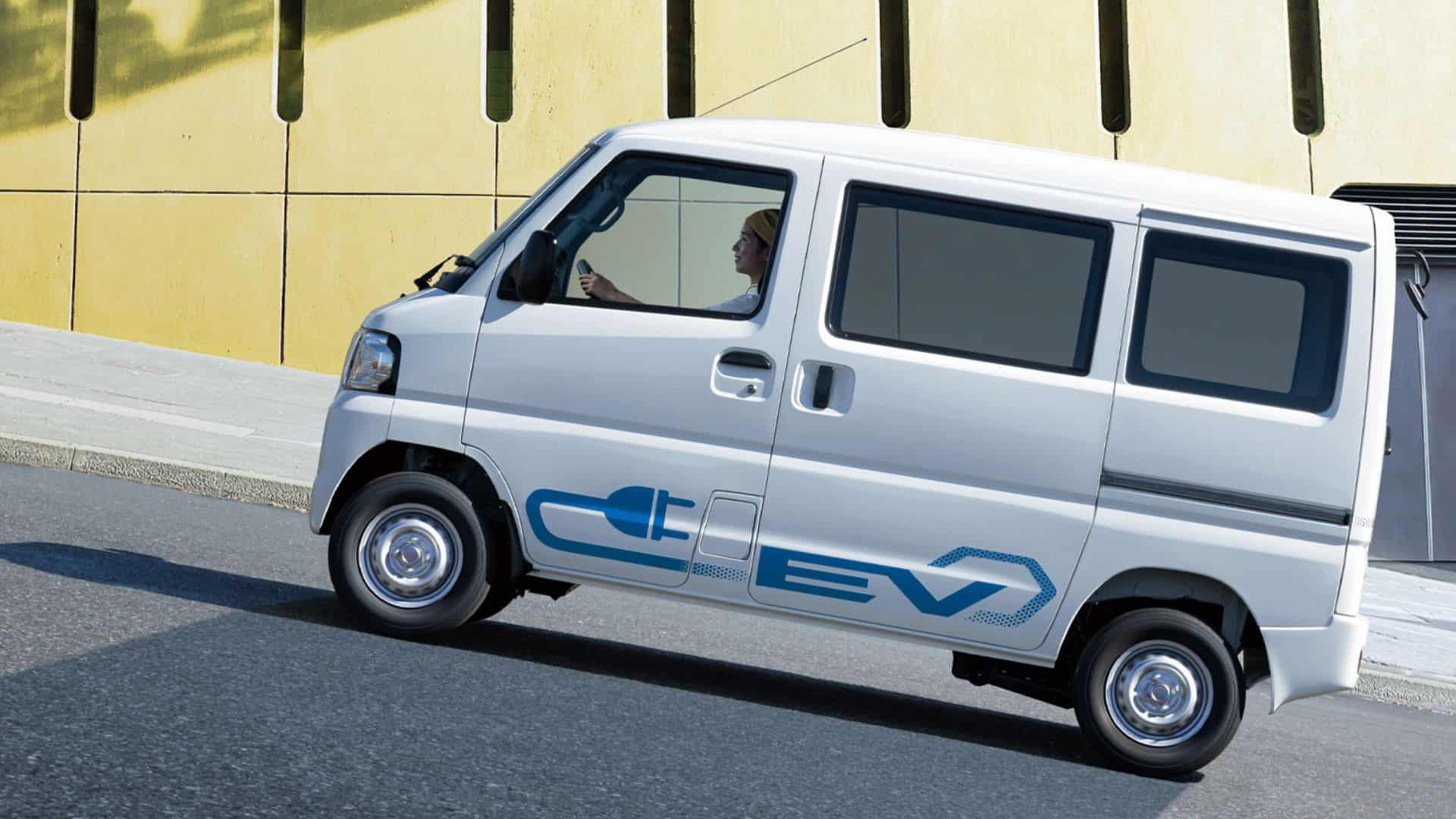 Впервые не для Японии: Mitsubishi выпустит новый кейвэн L100