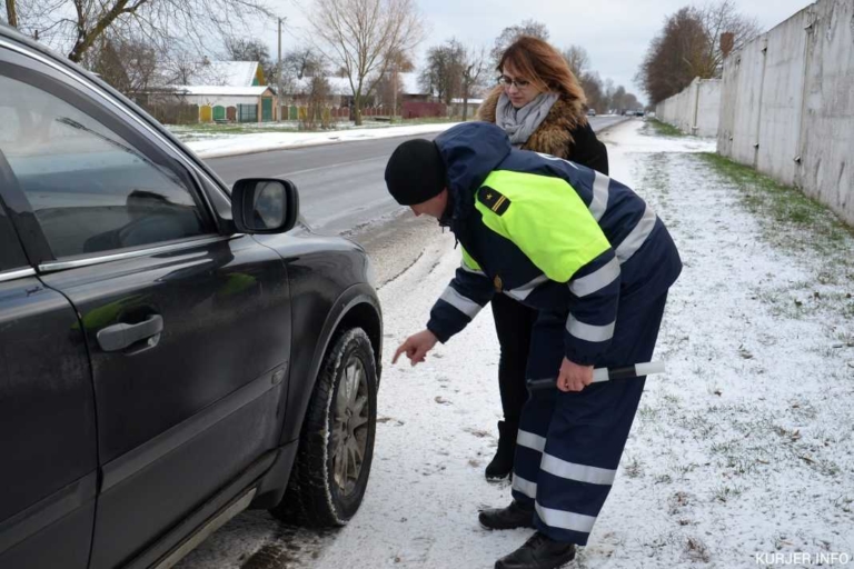 В декабре ГИБДД будет массово штрафовать водителей за неправильные зимние шины