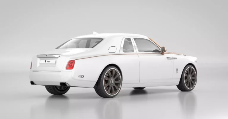 В Сети показали уникальный Rolls-Royce Phantom в кузове купе
