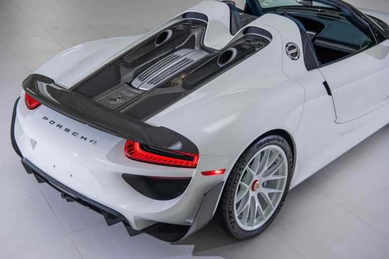 Porsche 918 Spyder продали на аукционе за рекордные 356 миллионов рублей