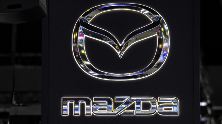 В продаже появилась настоящая «капсула времени» в виде Mazda Milenia
