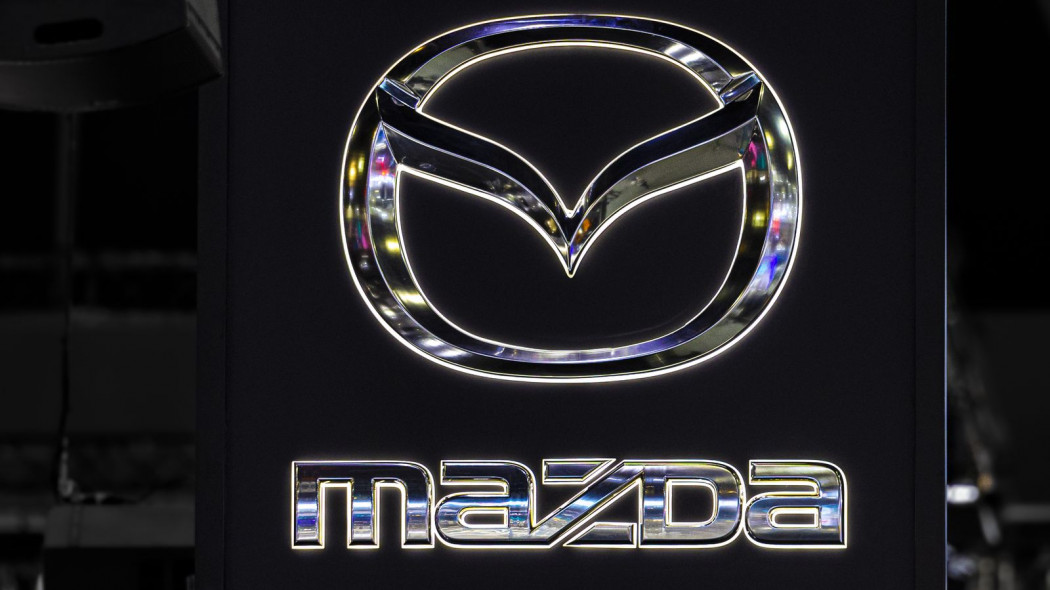 В продаже появилась настоящая «капсула времени» в виде Mazda Milenia