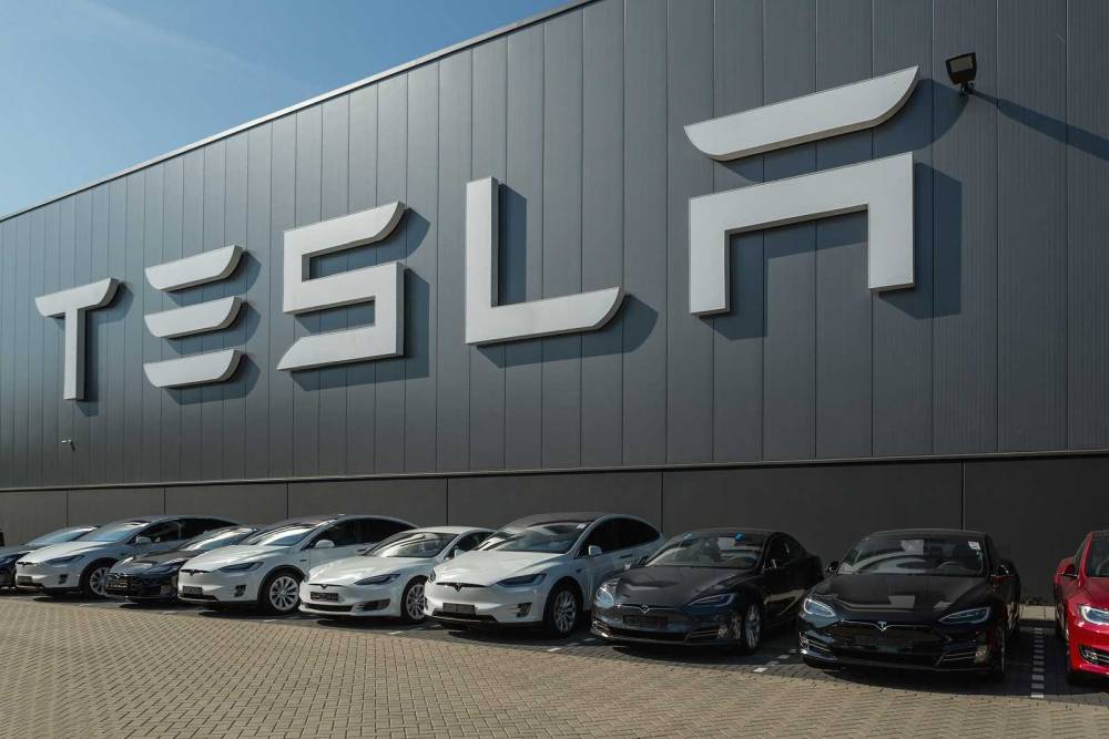 Tesla отзовет более двух миллионов автомобилей