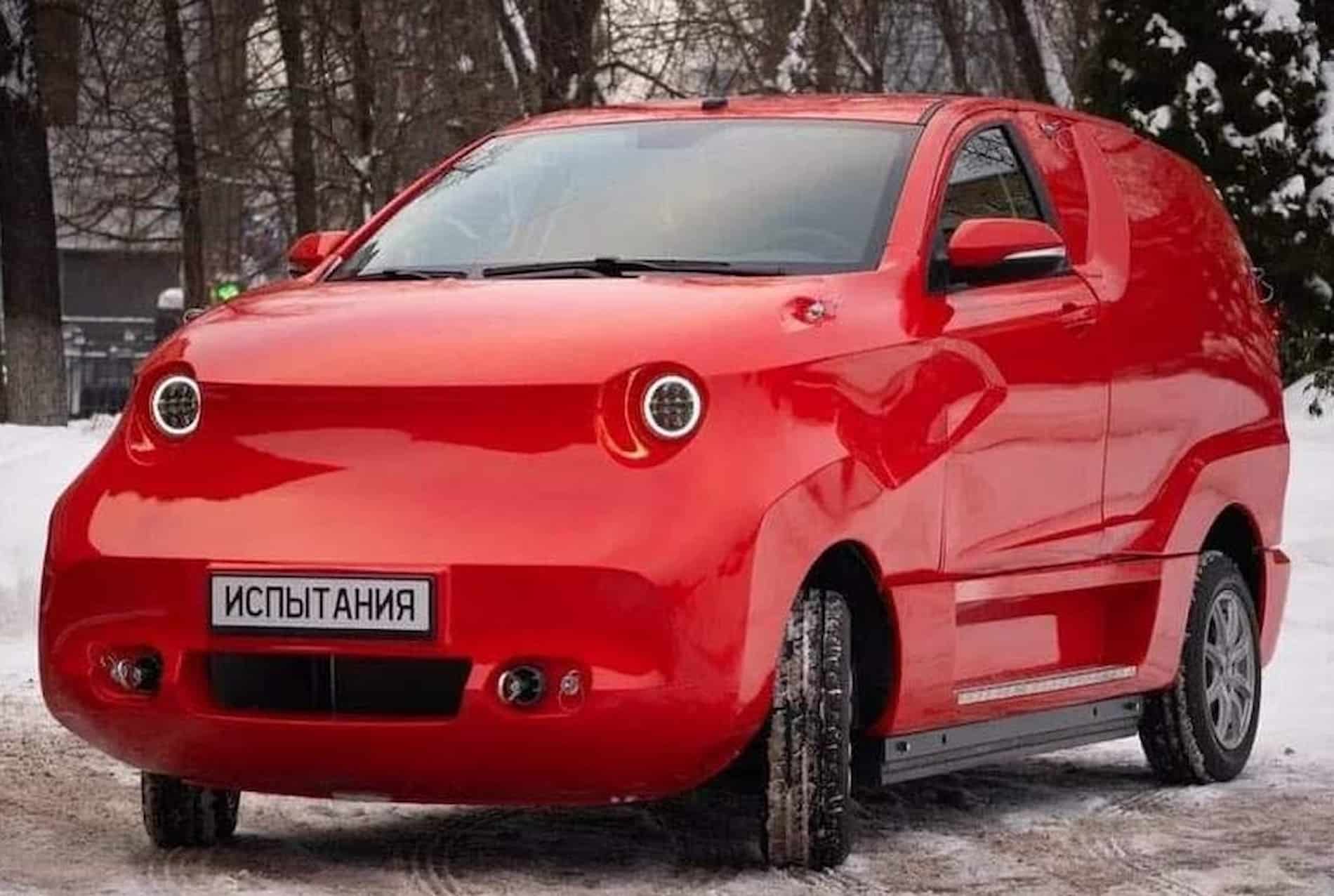 Во Франции высмеяли первый российский электромобиль Amber