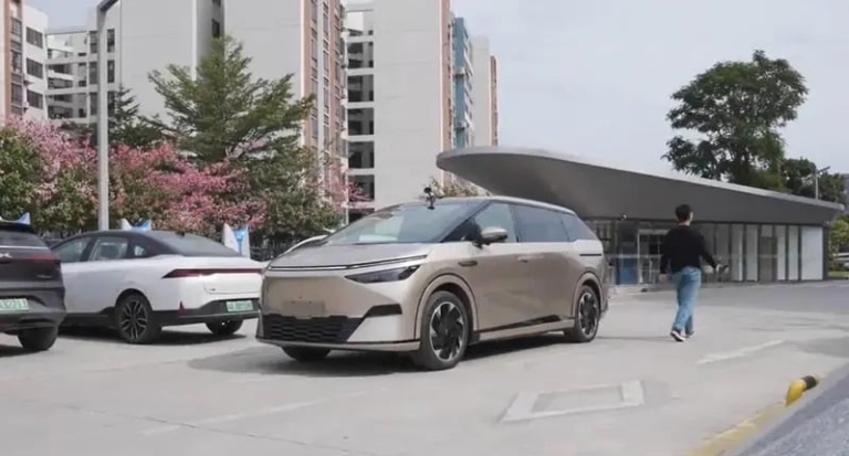 Xpeng X9 демонстрирует возможности автономного вождения в Китае (+Видео)