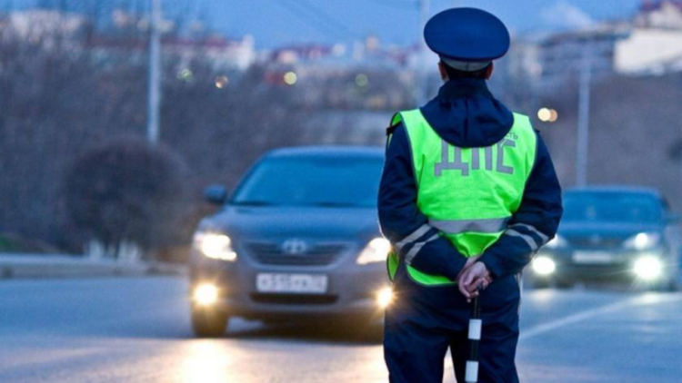 ГИБДД предупредила о штрафе до 15 тысяч рублей за управление автомобилем с МКПП