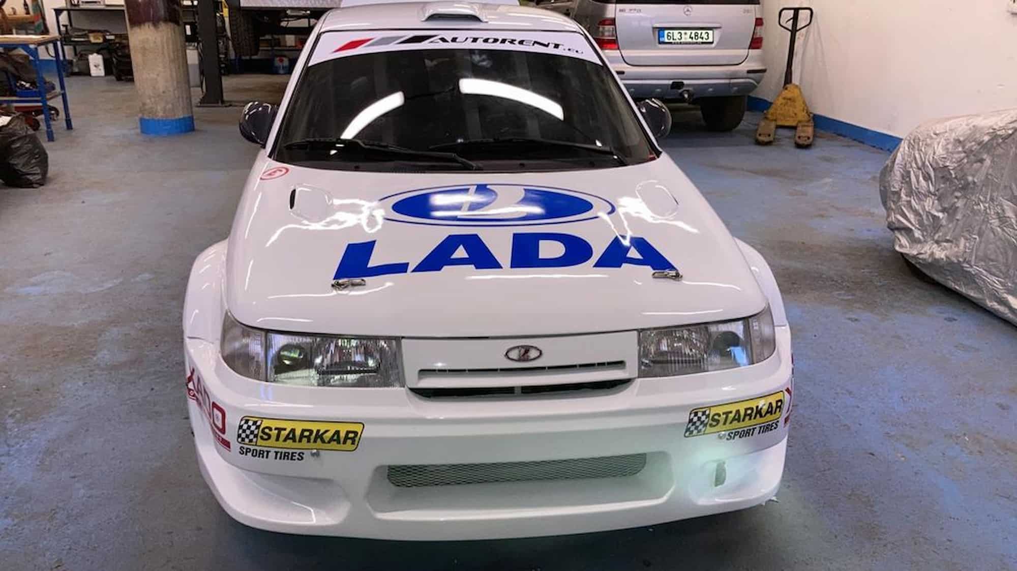 В Чехии редчайшую гоночную Lada из начала 2000-х продают за 4,7 млн рублей