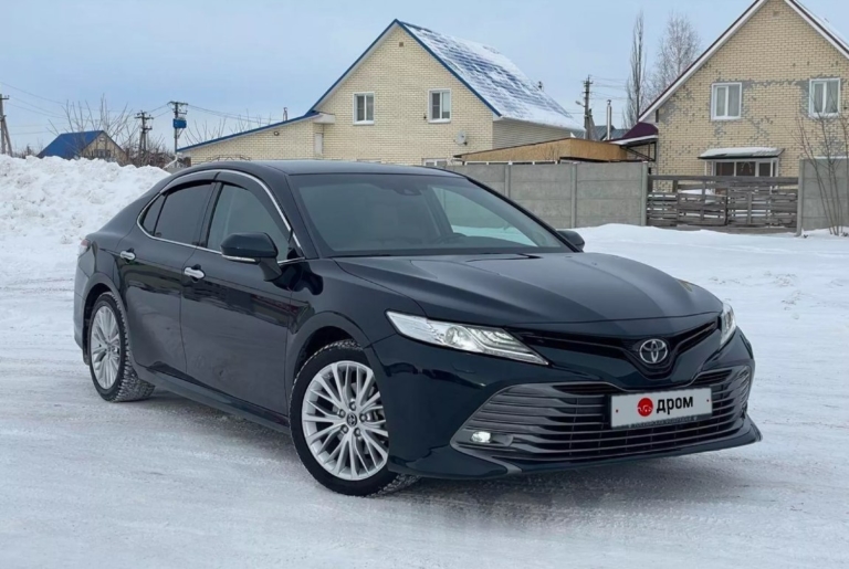 В Барнауле выставлена на продажу Toyota Camry в цвете «черный бриллиант» за 3 млн рублей