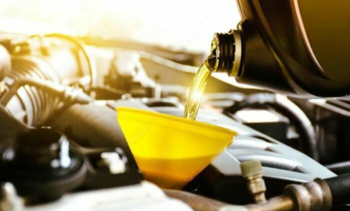 Как часто нужно менять масло в двигателе автомобиля