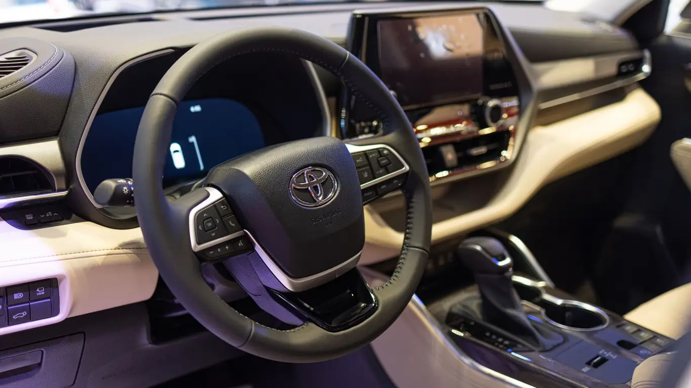 В Россию вернулся Toyota Prius, сменивший поколение