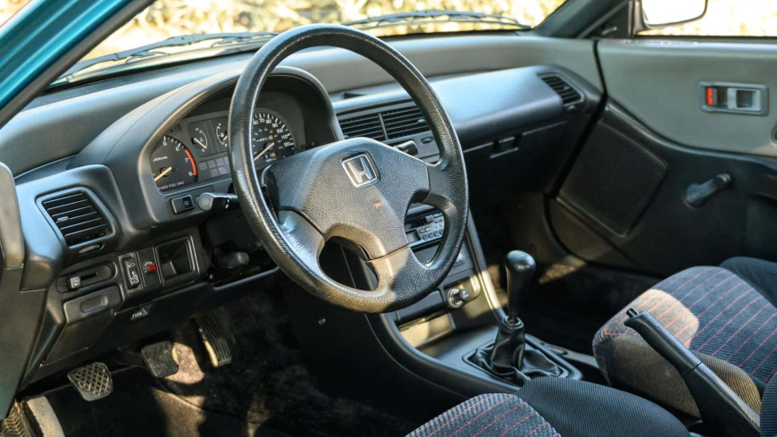 Honda CRX Si 1991 года с пробегом 508 236 км. была продана за 1 млн.руб.