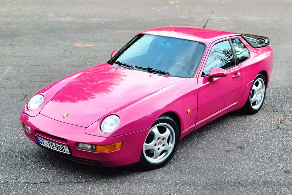 В Штатах выставили на аукцион редкий розовый Porsche 968 образца 1992 года