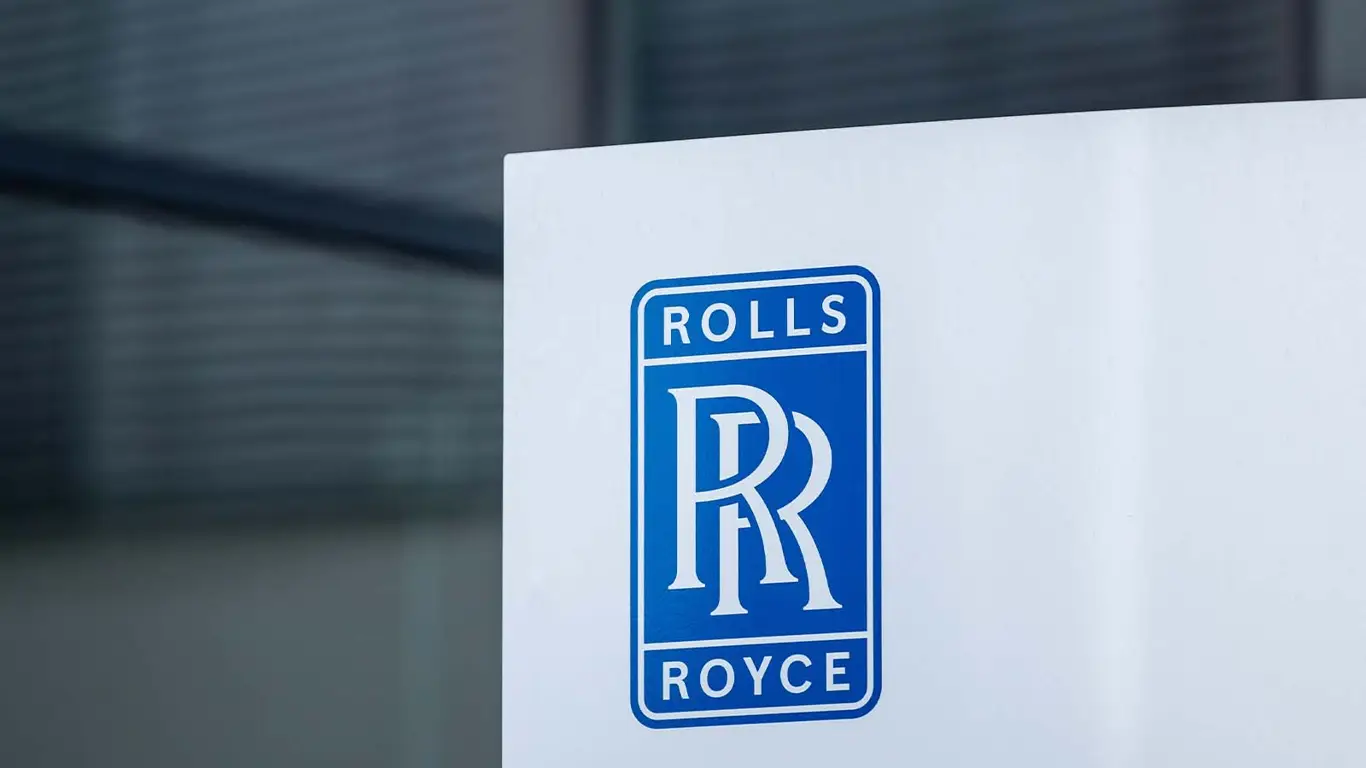 Еще не собранный электромобиль Rolls-Royce Spectre продают в России
