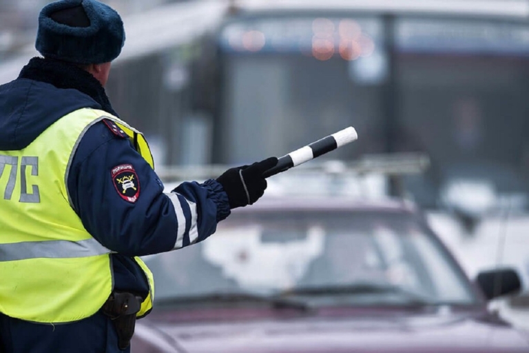 ГИБДД начала штрафовать российских водителей за двойные стекла