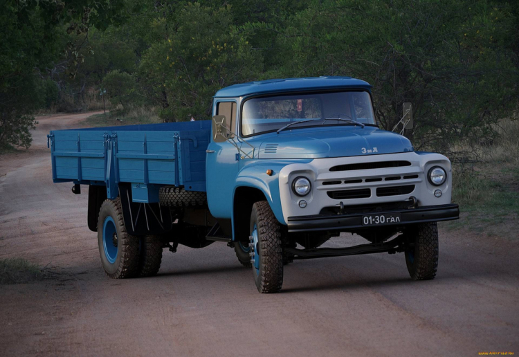 Эксперты провели тест-драйв легендарного советского грузовика ЗИЛ-130