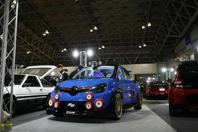 Тюнер Hatano представил C'eLavie 105 Maxi на базе Renault Twingo с V6