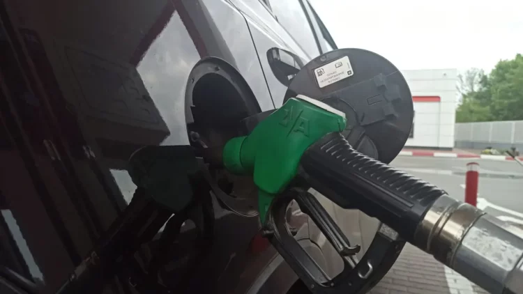 Водителям рассказали стоит ли своих денег переплата за «улучшенный» бензин