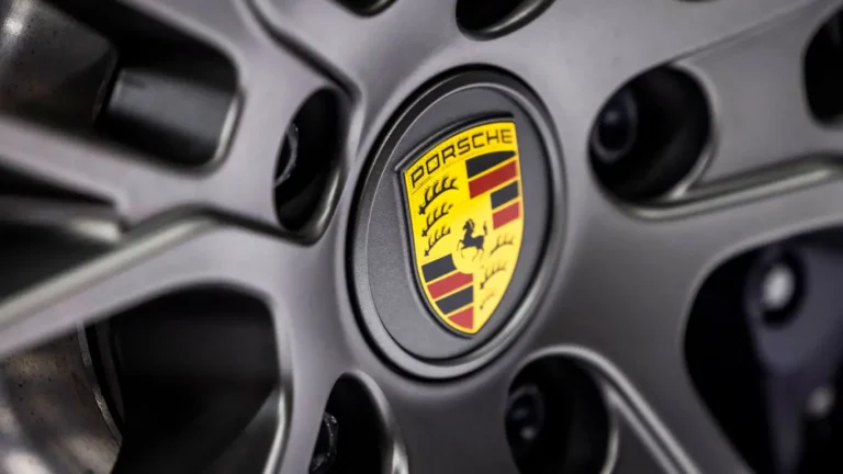 Спорткар Porsche проехал Северную петлю Нюрбургринга быстрее, чем Tesla на целых 18 секунд