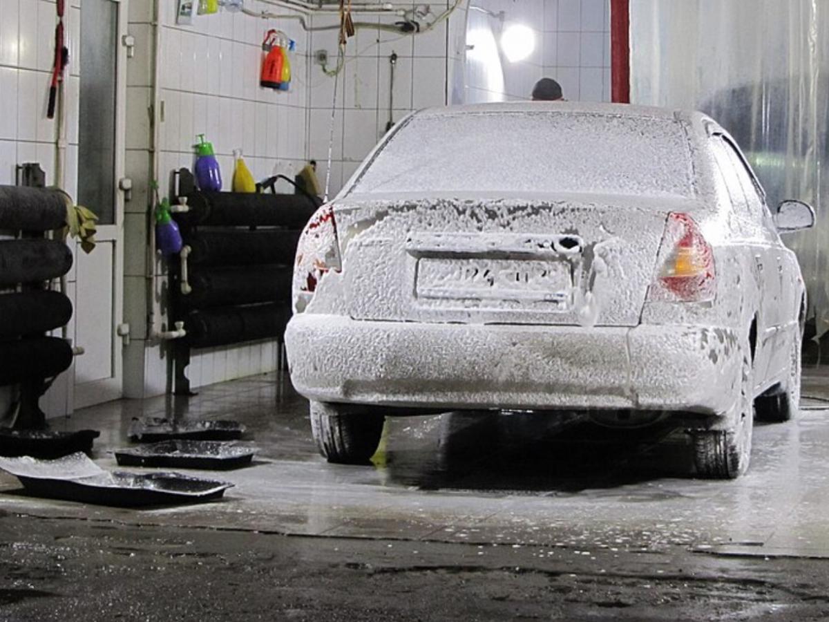 Почему не надо мыть автомобиль: эксперты назвали 5 причин