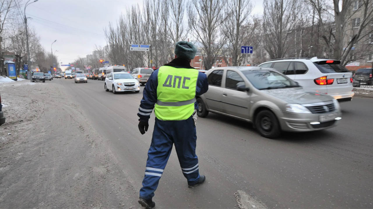 Россияне требуют вернуть инспекторов ГИБДД на дороги из-за пьяных водителей