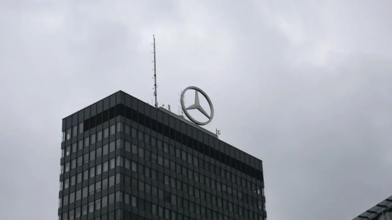 Mercedes-Benz eActros проходит зимние тесты на автобанах Германии