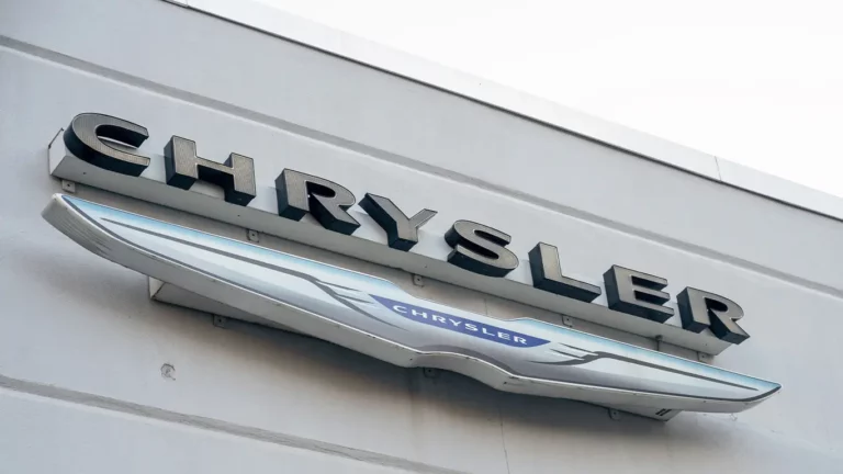 Chrysler опубликовал финальный тизер электромобиля в преддверии премьеры