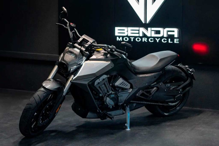 Не только автомобили: в России официально появится китайский мотоцикл Benda