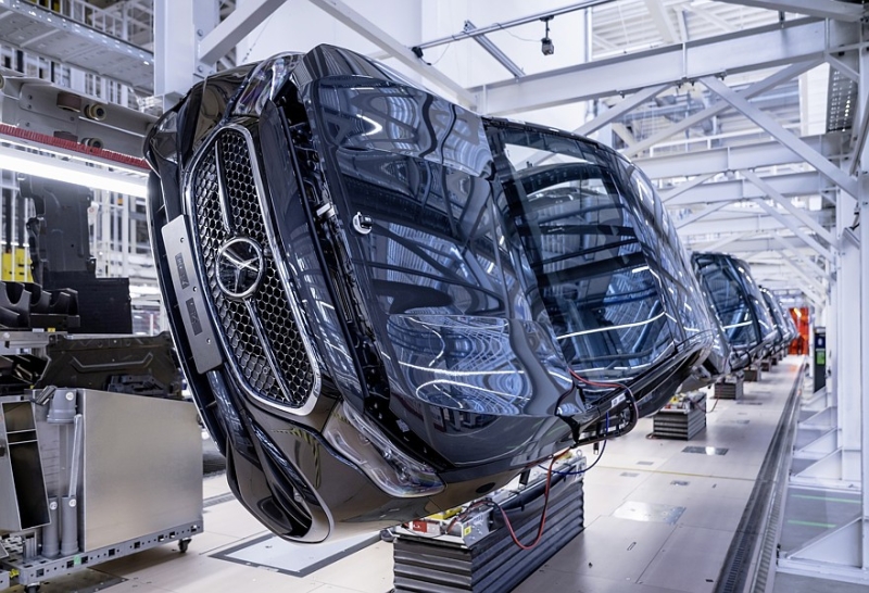 Полная электрификация откладывается: Mercedes-Benz будет обновлять модели с ДВС