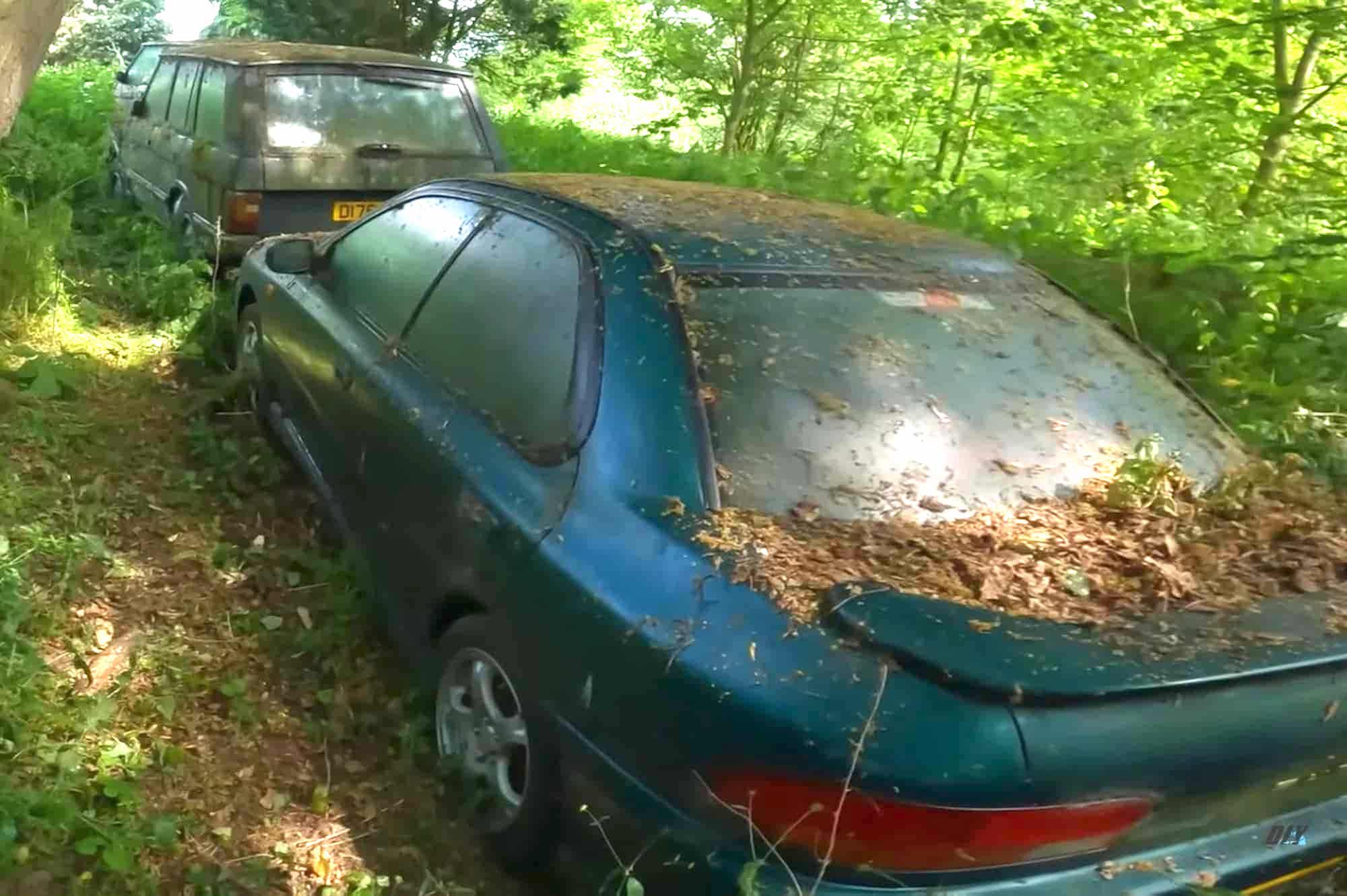 Что стало с брошенными в лесу на многие годы Range Rover и Subaru Impreza (видео)