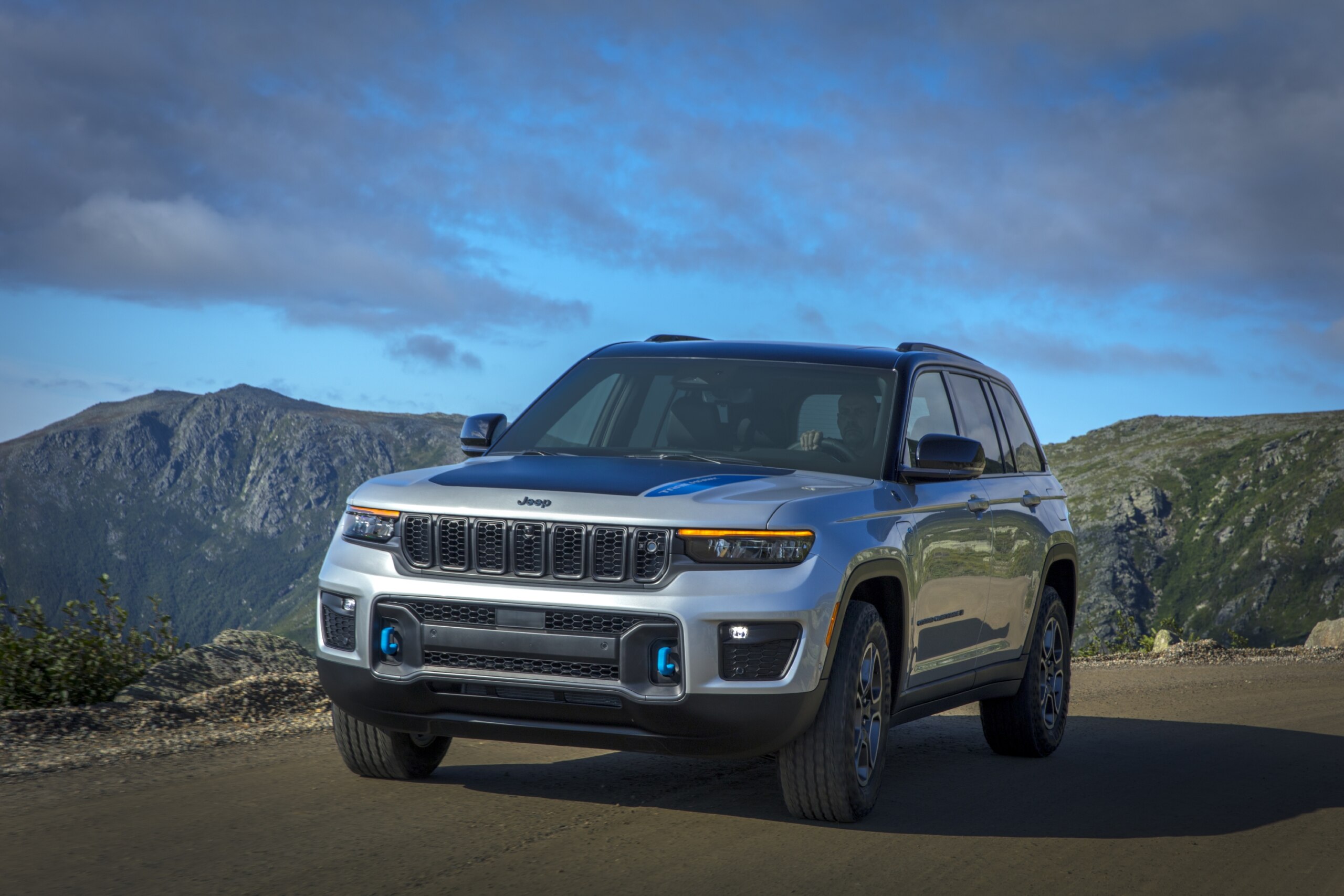 Объявлены цены на Jeep Grand Cherokee нового модельного года: внедорожник неожиданно подешевел