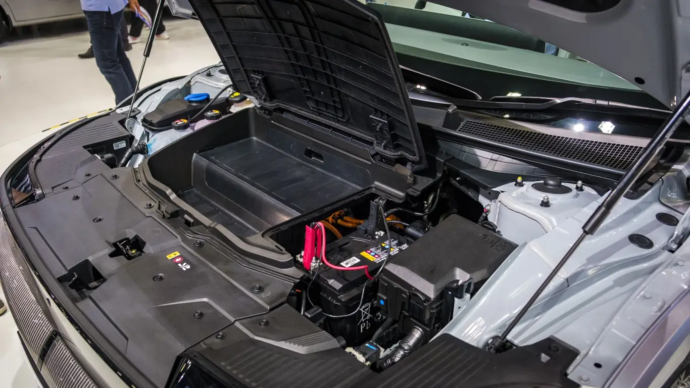 Тест дальности хода электрических пикапов в США: Chevrolet Silverado EV против Tesla и других