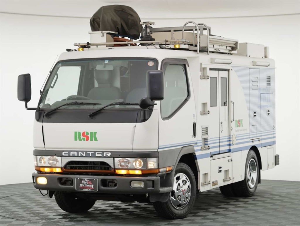 На продажу выставили полноприводный телевизионный фургон Mitsubishi из 90-х