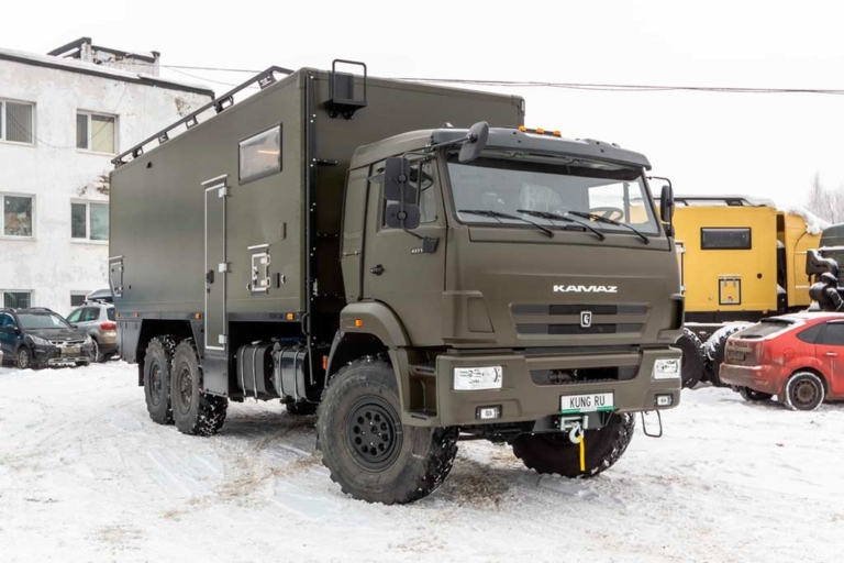 Нижегородские тюнеры превратили КамАЗ-43118 6×6 в автодом за 27 млн рублей
