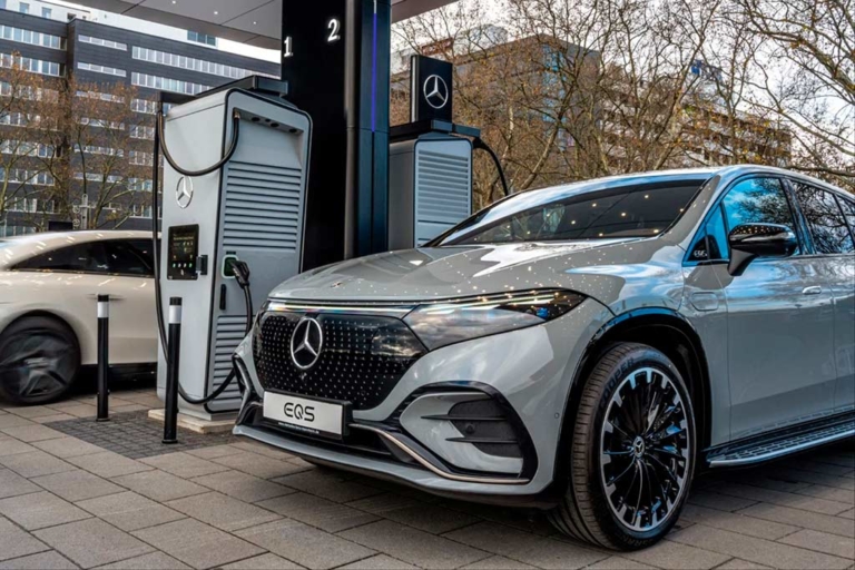 В Mercedes отложили полный переход на электротягу: спрос на батарейные модели не так высок