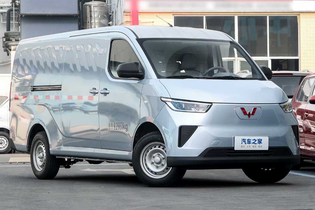 Wuling Yangguang: коммерческий фургон стоимостью всего 1 млн рублей