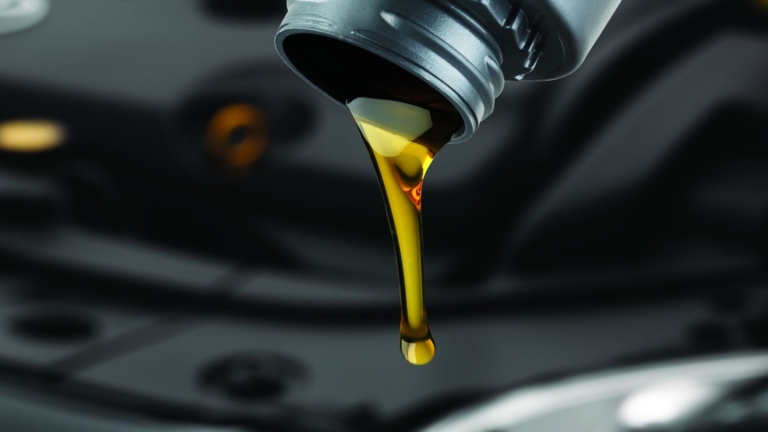 Соблюдая вязкость моторного масла, вы защитите двигатель своего авто и продлите ему «жизнь»