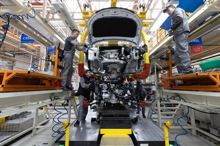 Более 300 сотрудников бывшего завода Nissan отправлены в простой до конца мая