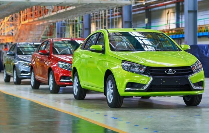 «АвтоВАЗ» существенно снизит цены на все модели Lada