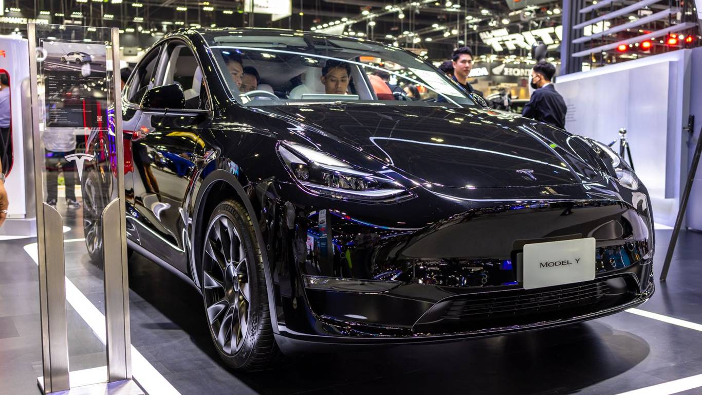 Самое время приобрести желанный электромобиль: Tesla объявляет распродажу