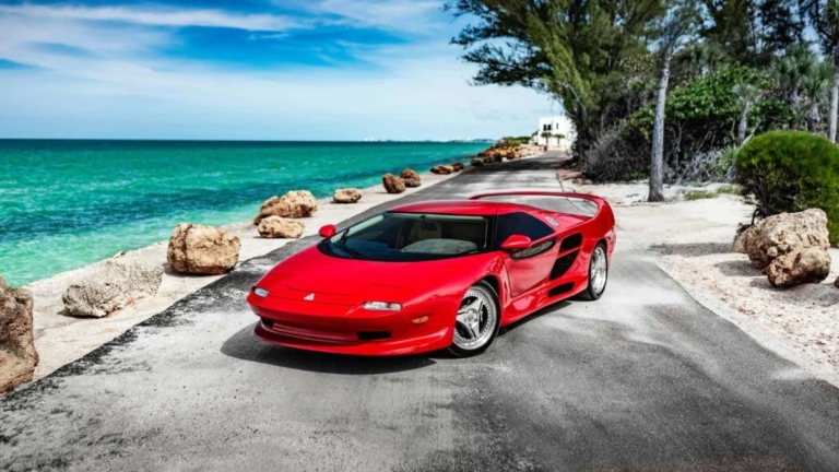 Этот суперкар Vector с двигателем Lamborghini чертовски круто выглядит