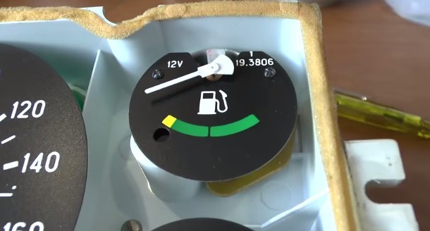 Как заменить указатель уровня топлива на панели приборов ВАЗ 2107