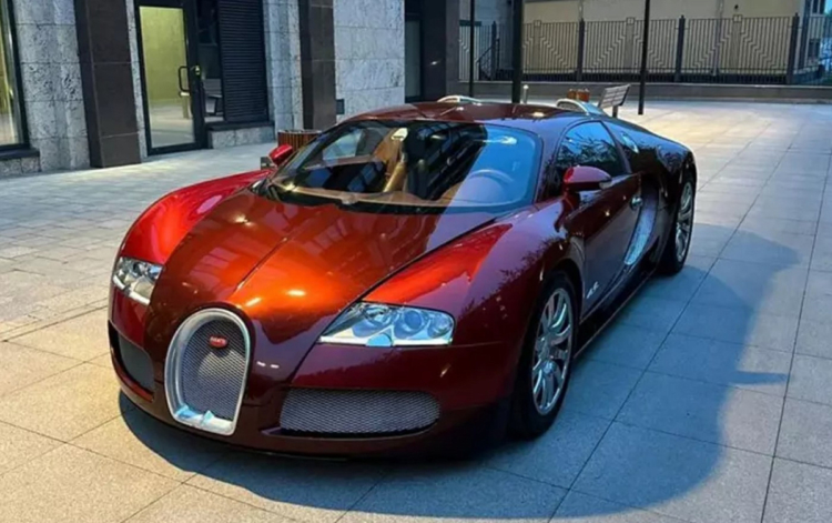 В Москве на продажу выставлен гиперкар Bugatti Veyron в безупречном состоянии