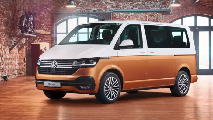 В Россию привезли новые микроавтобусы Volkswagen Multivan