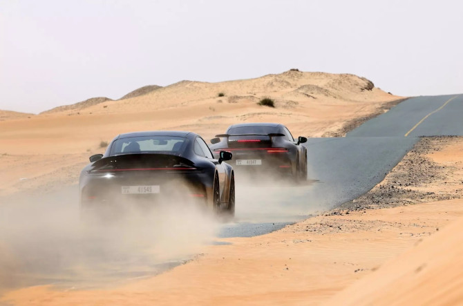 Porsche показал первый гибридный спорткар 911
