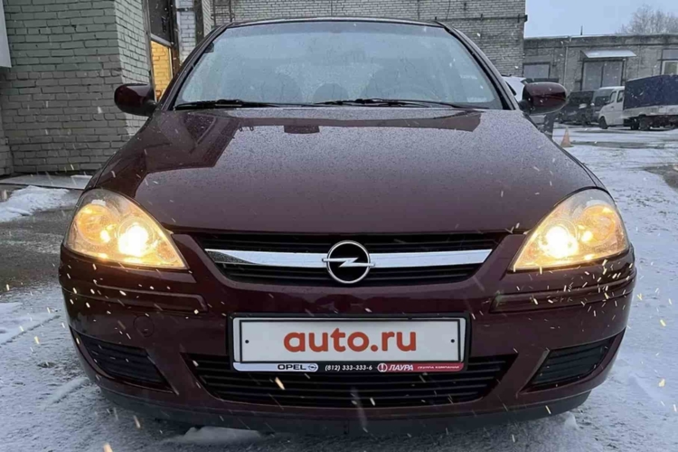 На продажу в России выставили почти новый Opel, который стоит как базовая Lada Granta