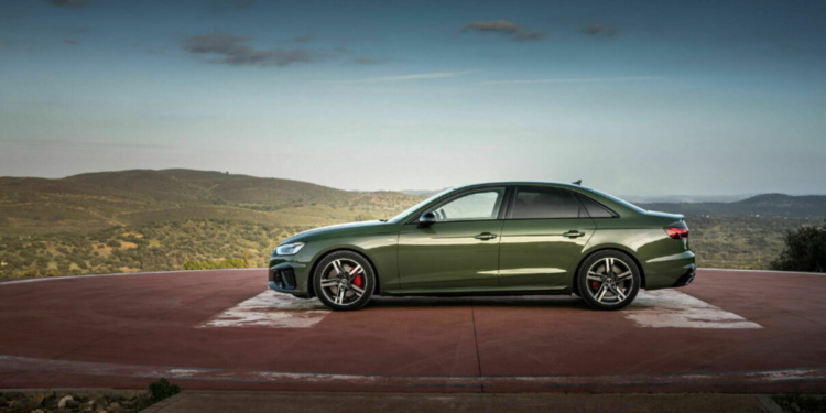 В России начались продажи нового седана Audi A4 по цене от 5,87 млн рублей