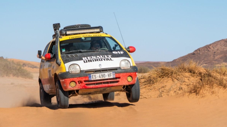 Для старых Renault Twingo организовали ралли-рейд в духе «Дакара»
