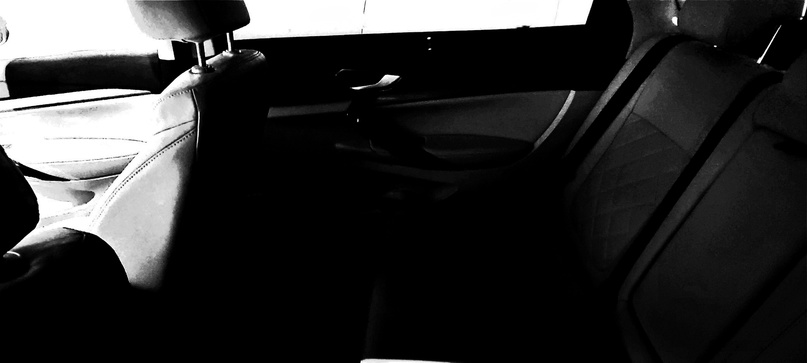 «АвтоВАЗ» начал собирать белые автомобили Lada Aura с черным салоном