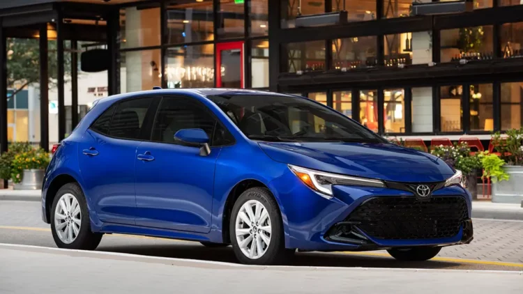 Компания Toyota представила обновлённую Corolla 2025 года