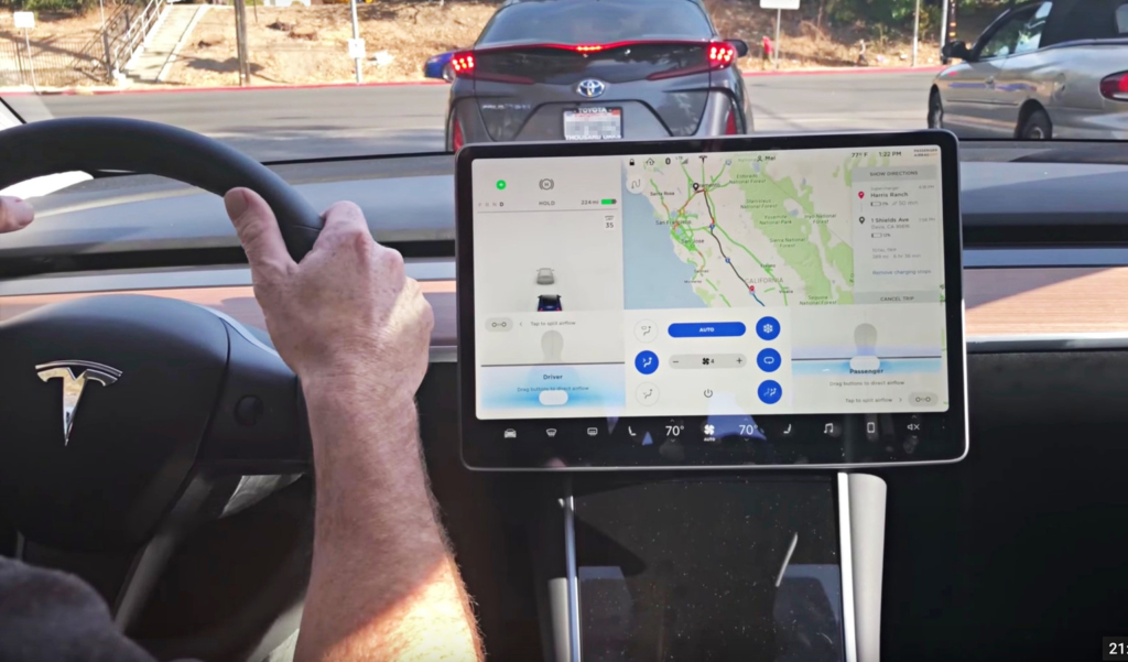 Автопроизводитель Tesla подготовил обновление своего навигатора